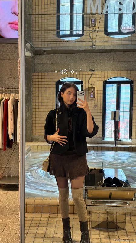Pokimane photo 19 of 3752