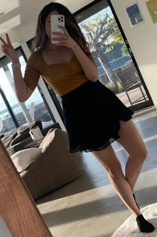 Pokimane photo 4 of 3752
