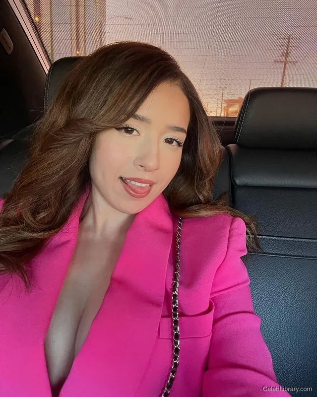 Pokimane photo 5 of 3752