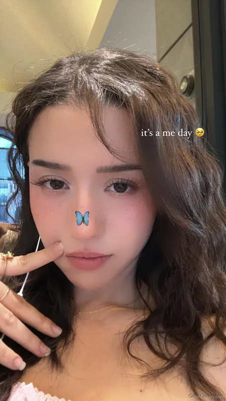 Pokimane photo 18 of 3752