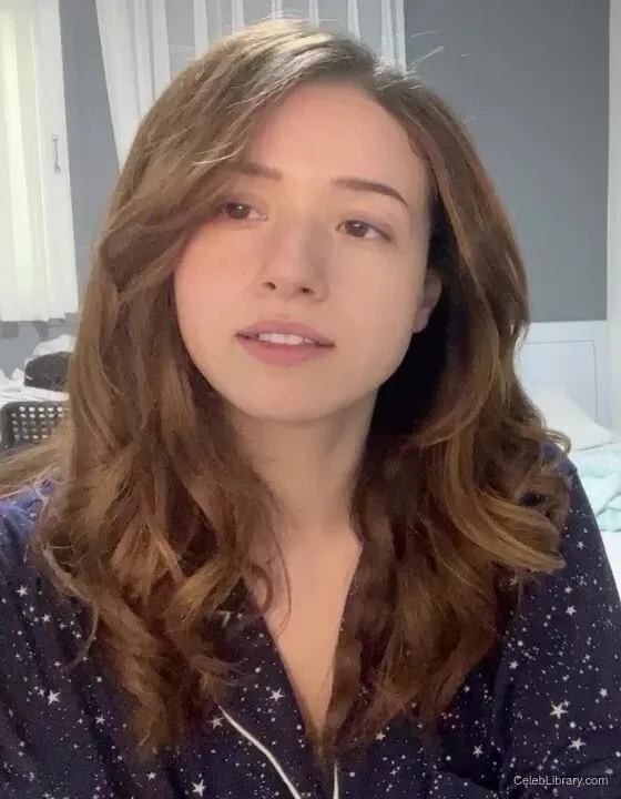 Pokimane photo 1 of 3752