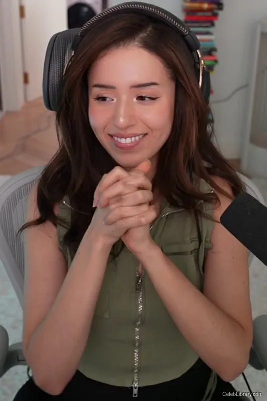 Pokimane photo 7 of 3752