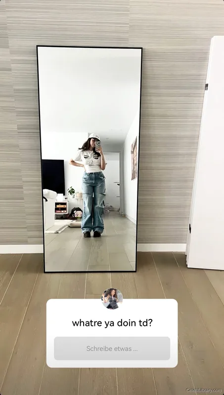 Pokimane photo 13 of 3752