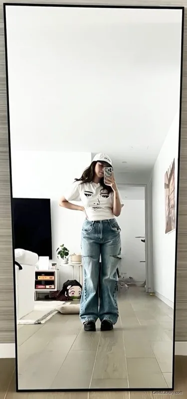 Pokimane photo 14 of 3752
