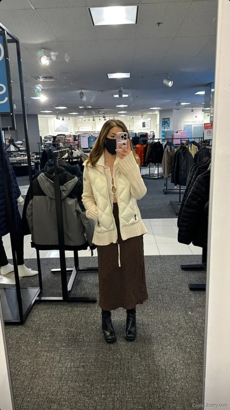 Pokimane photo 19 of 3752