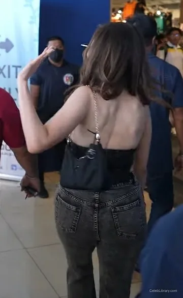 Pokimane photo 12 of 3752