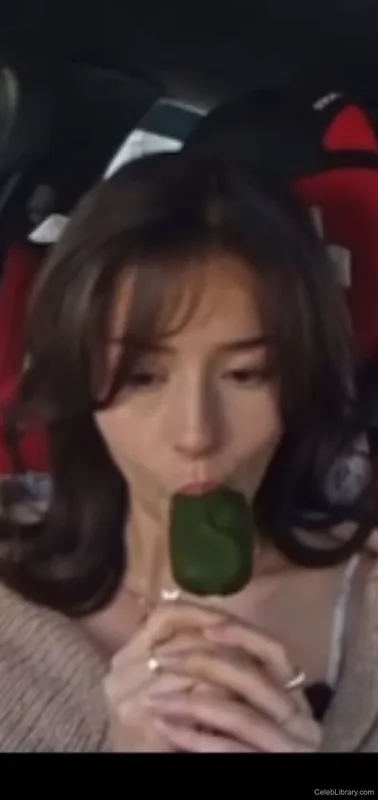 Pokimane photo 1 of 3752
