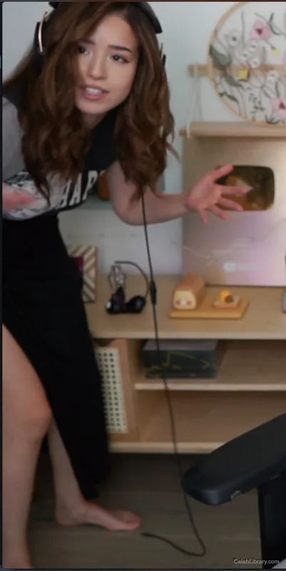 Pokimane photo 16 of 3752