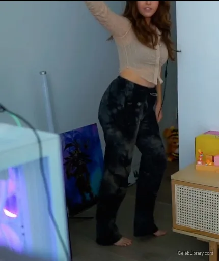 Pokimane photo 2 of 3752