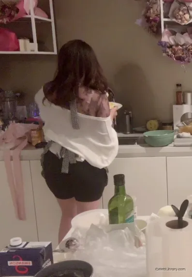 Pokimane photo 7 of 3752