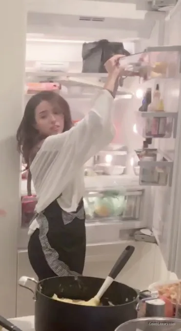 Pokimane photo 8 of 3752