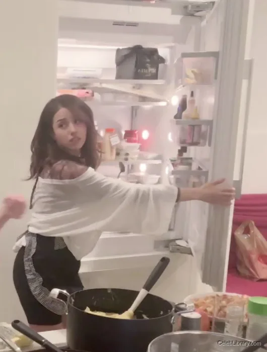 Pokimane photo 9 of 3752
