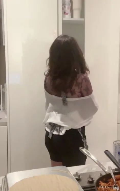 Pokimane photo 10 of 3752