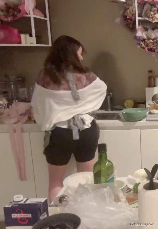 Pokimane photo 13 of 3752