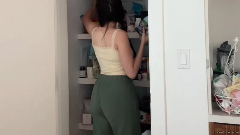 Pokimane photo 21 of 3752