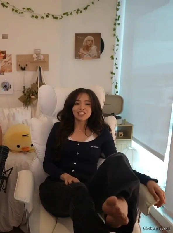 Pokimane photo 16 of 3752
