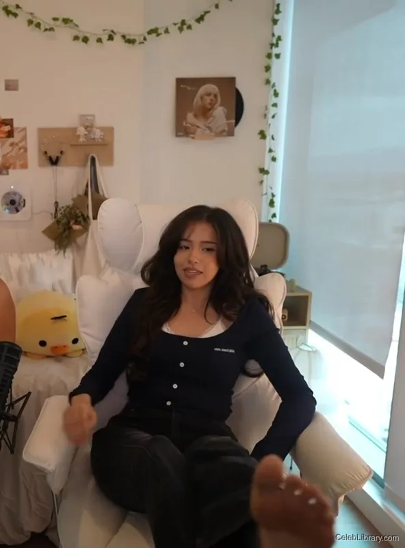 Pokimane photo 17 of 3752