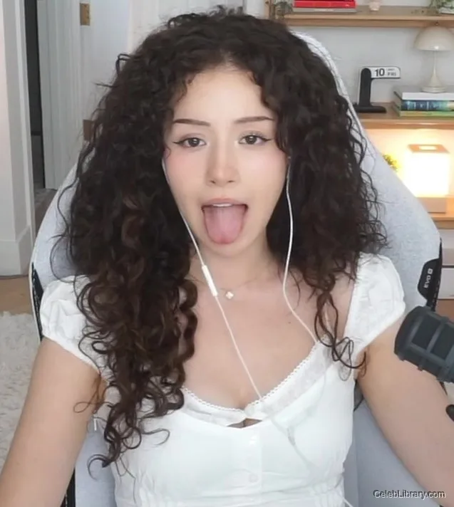 Pokimane photo 1 of 3752