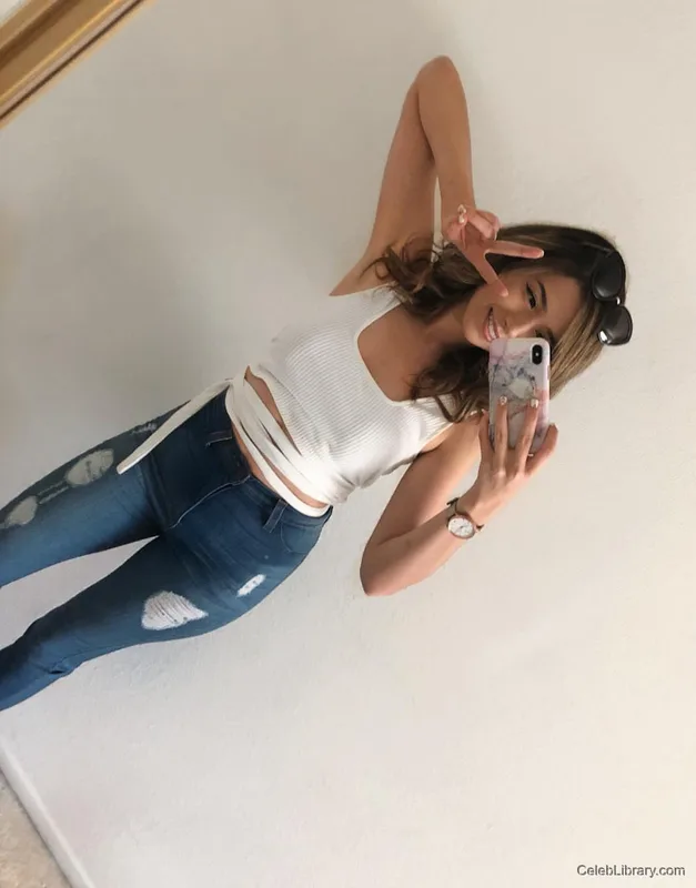 Pokimane photo 3 of 3752