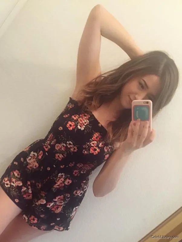 Pokimane photo 4 of 3752