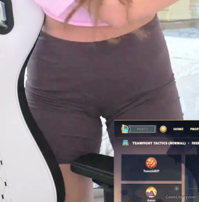 Pokimane photo 5 of 3752