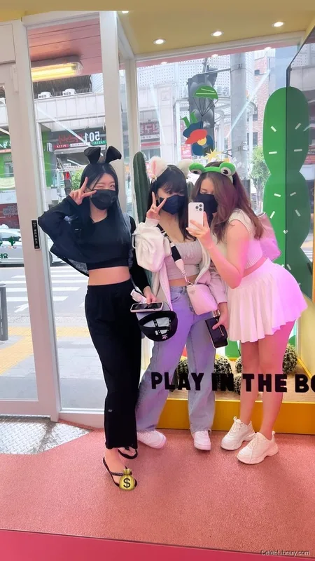 Pokimane photo 21 of 3752