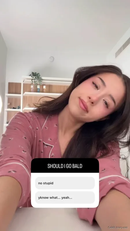 Pokimane photo 6 of 3752