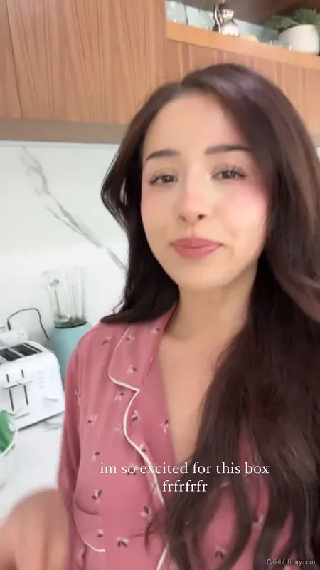 Pokimane photo 10 of 3752
