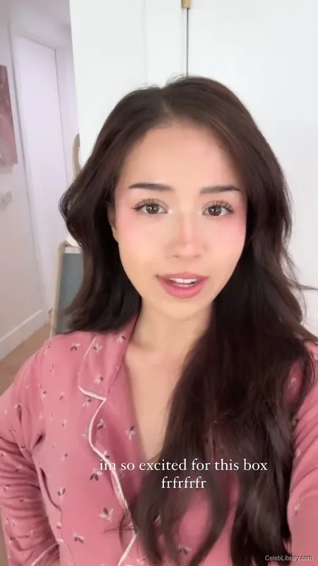 Pokimane photo 13 of 3752