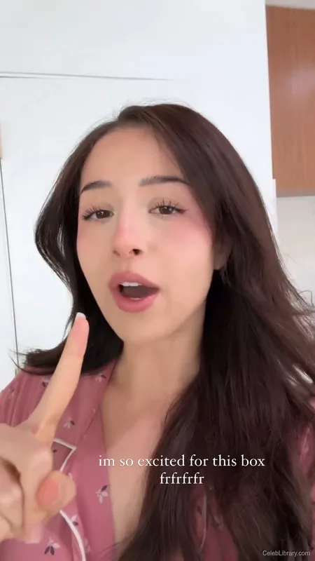 Pokimane photo 19 of 3752