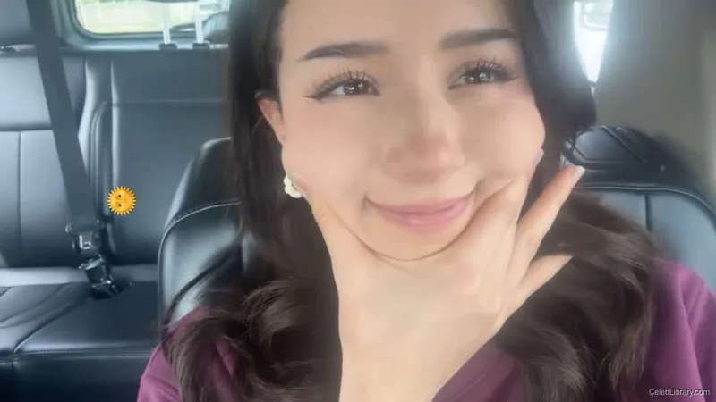 Pokimane photo 22 of 3752
