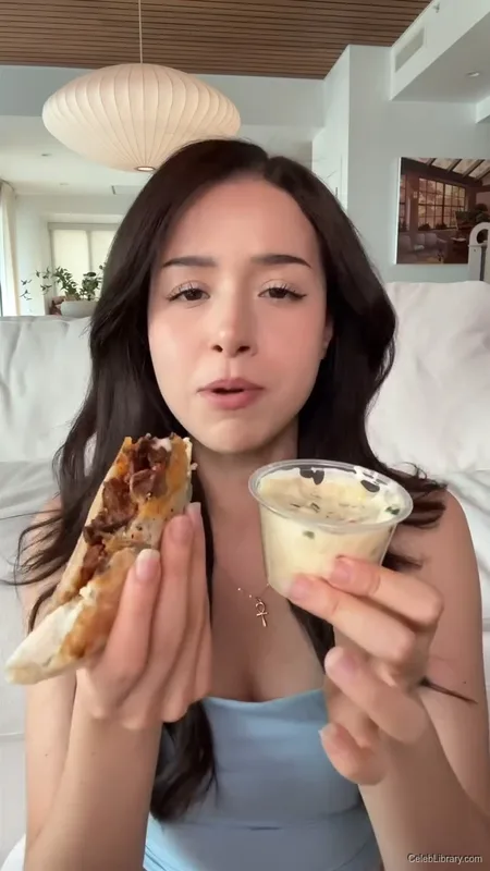 Pokimane photo 5 of 3752