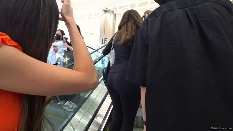 Pokimane photo 16 of 3752