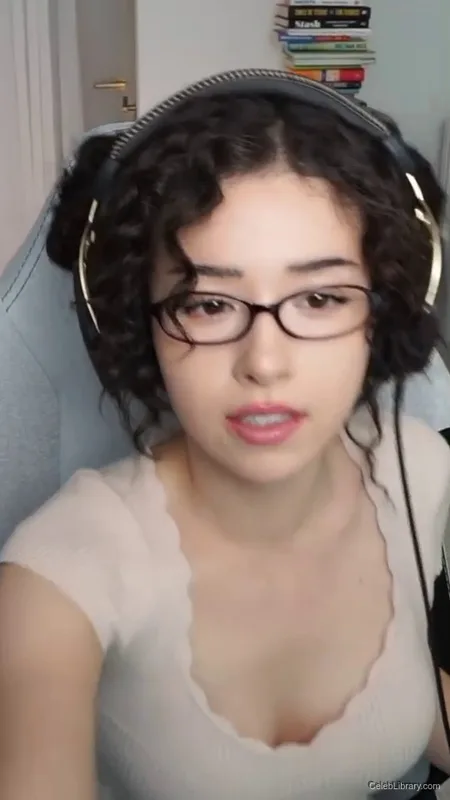 Pokimane photo 11 of 3752