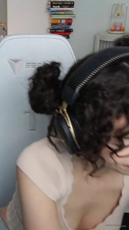 Pokimane photo 13 of 3752