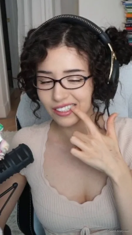Pokimane photo 16 of 3752