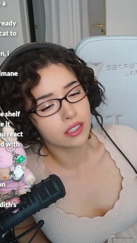 Pokimane photo 19 of 3752