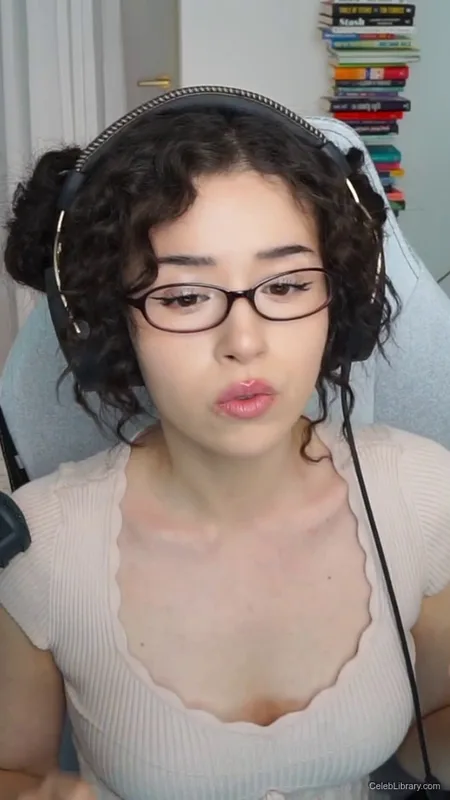 Pokimane photo 20 of 3752