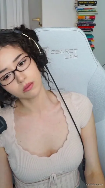 Pokimane photo 21 of 3752