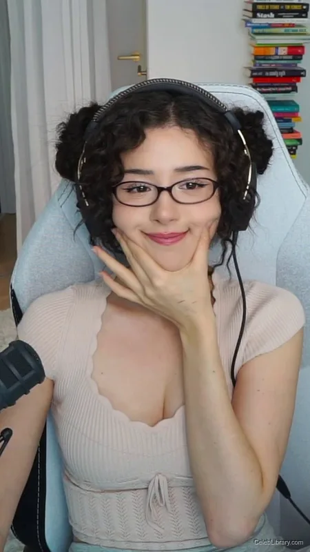 Pokimane photo 22 of 3752