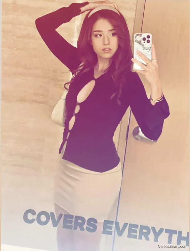 Pokimane photo 2 of 3752