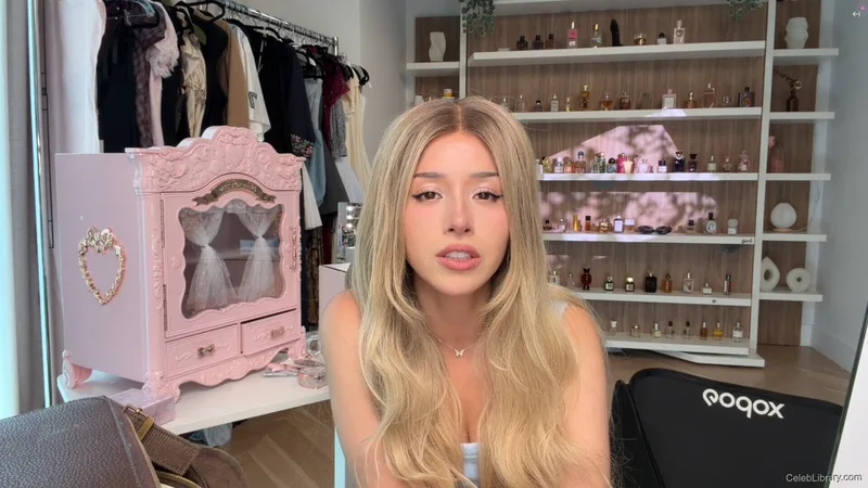 Pokimane photo 3 of 3752
