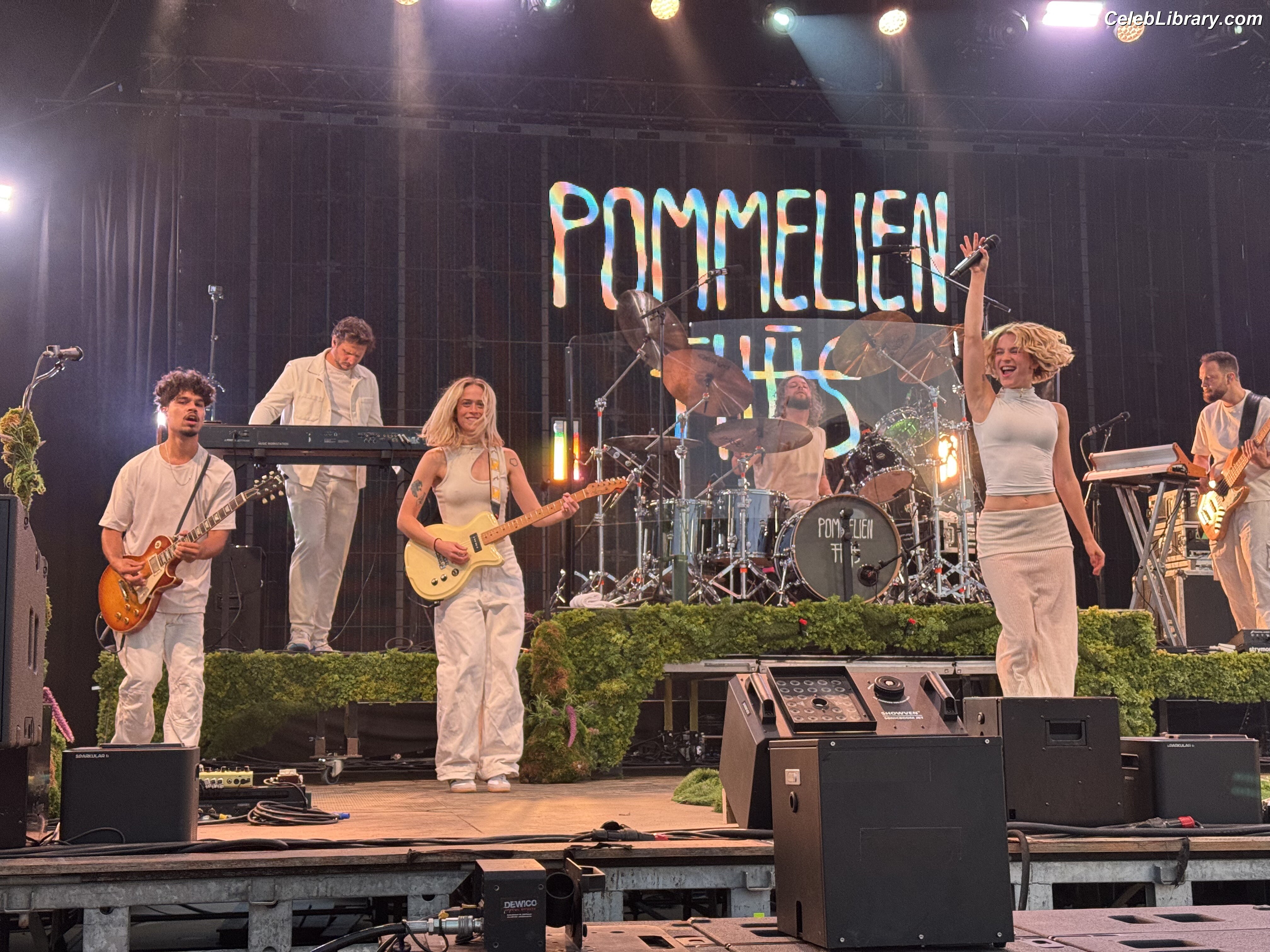 Pommelien Thijs photo 8 of 1594