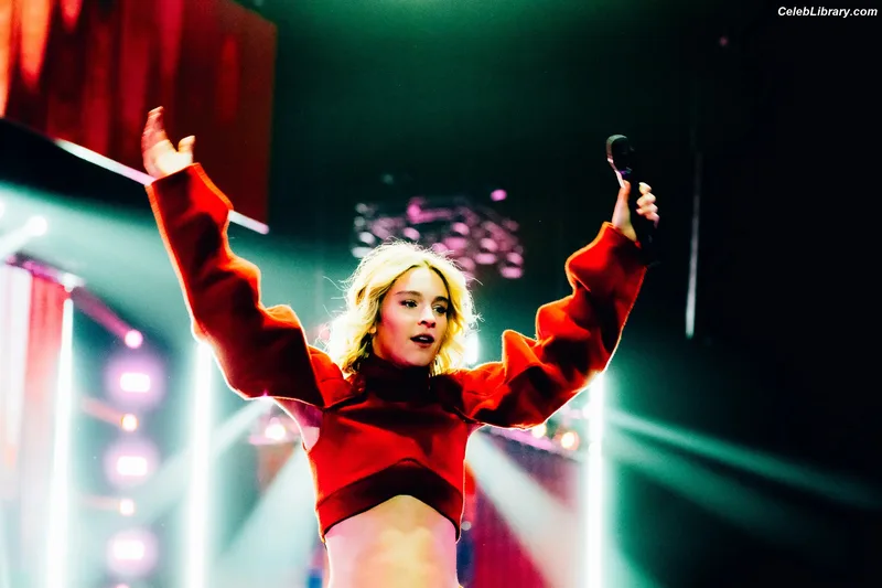 Pommelien Thijs photo 1 of 1594
