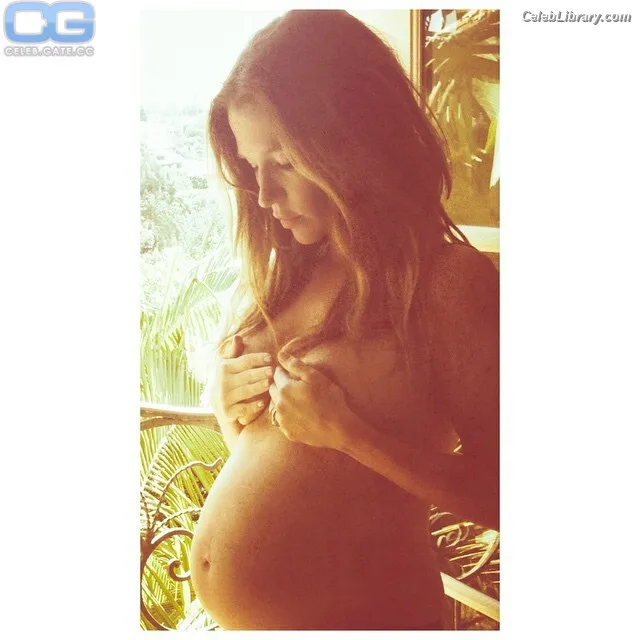 Poppy Montgomery photo 16 of 86