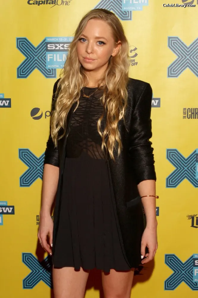 Portia Doubleday photo 23 of 84