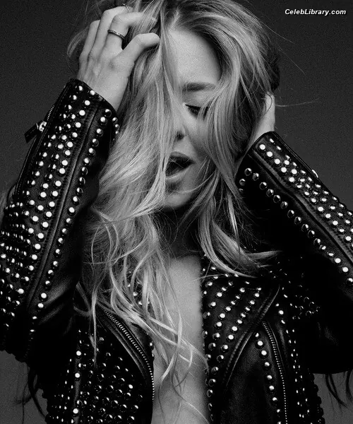 Portia Doubleday photo 5 of 84