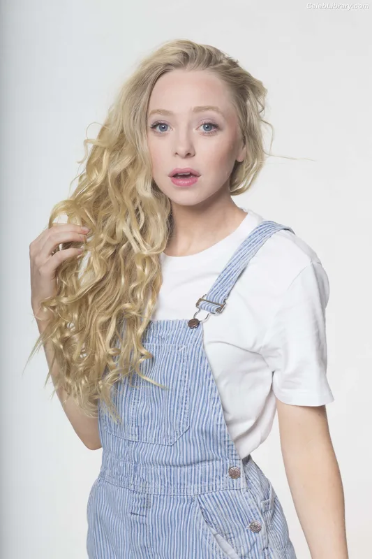 Portia Doubleday photo 10 of 85