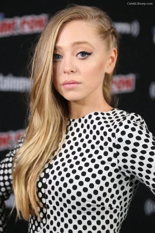 Portia Doubleday photo 15 of 85