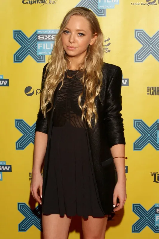 Portia Doubleday photo 23 of 85